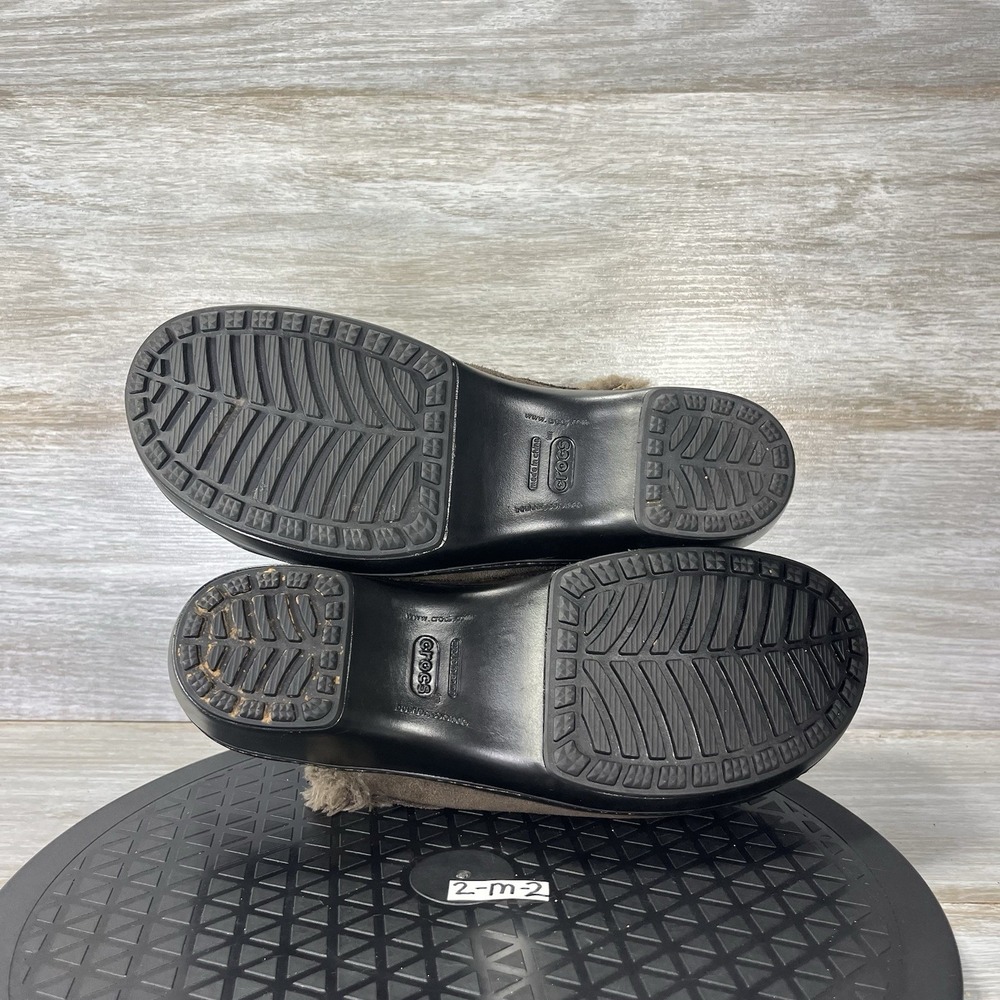 Crocs Women's Cobbler Leather Slides Slip On Faux Fur Lined Clogs Size 9 - Picture 8 of 8